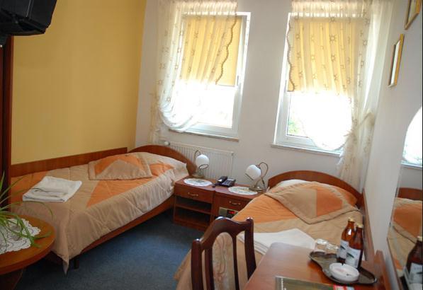 Hotel Restauracja Kaukaska Jadwiga Choroszy Wolsztyn Habitación foto