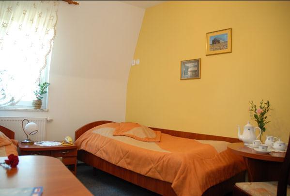 Hotel Restauracja Kaukaska Jadwiga Choroszy Wolsztyn Habitación foto