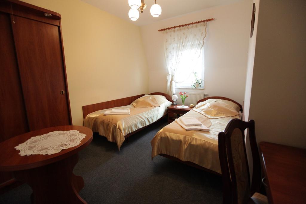 Hotel Restauracja Kaukaska Jadwiga Choroszy Wolsztyn Habitación foto